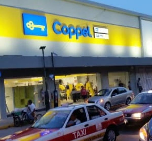 ¡“DESTROYER” REVENTÓ LA PUERTA DE CRISTAL DE COPPEL Y LESIONA A UN NIÑO!