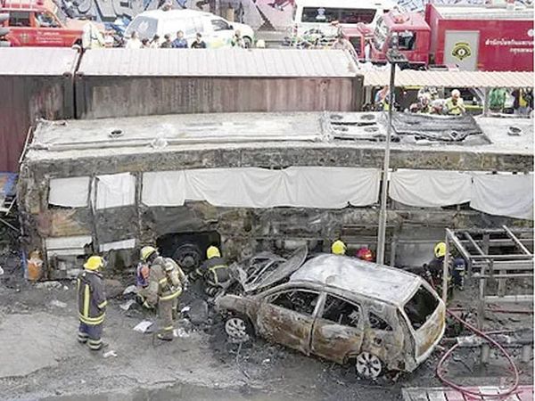 ¡NIÑO DE 11 AÑOS MANEJA CAMIONETA Y MATA A OCHO MONJES EN TAILANDIA!