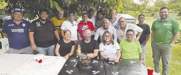 ¡FAMILIA DE LA LIGA “PIRATA FUENTE” AGASAJÓ A SU PRESIDENTE POR CUMPLEAÑOS!