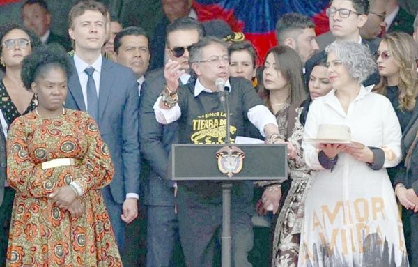 ¡PETRO LLAMA A LA "RESISTENCIA PACÍFICA"!