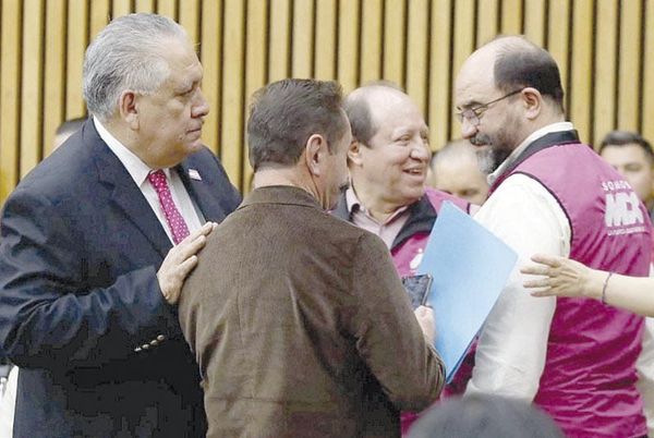 ¡URGEN LÍDERES DE NUEVOS PARTIDOS RECUPERAR LA PAZ EN EL PAÍS!