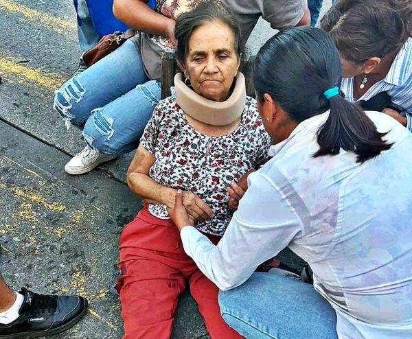 ¡ABUELITA ARROLLADA FRENTE A LA ALAMEDA DE CÓRDOBA!