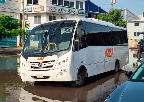 ¡DOS AUTOBUSES DEL AU CAEN EN EL MISMO BACHEZÓN!