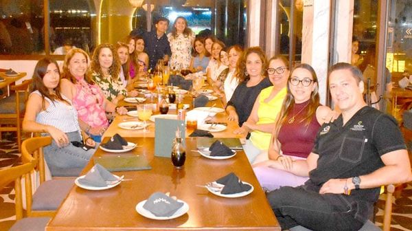 DEYA ÁLVAREZ FESTEJA SU CUMPLEAÑOS