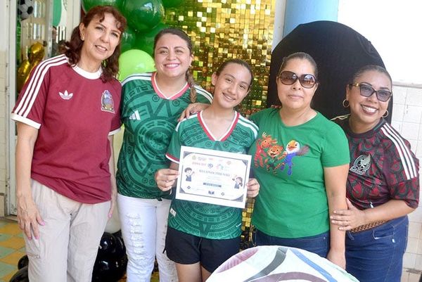 ELDA ESMERAÍ EJEMPLO DE EXCELENCIA ACADÉMICA