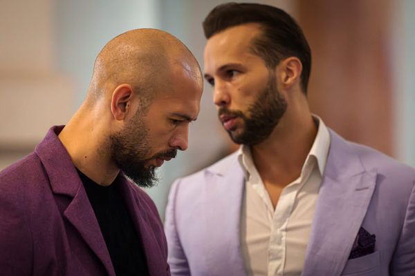 ¡INFLUENCERS ANDREW Y TRISTAN TATE SON ARRESTADOS EN MIAMI POR VIOLACIÓN Y TRÁFICO SEXUAL!
