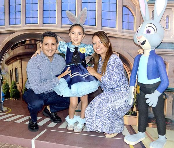 CAMILA CELEBRA SUS 6 AÑOS