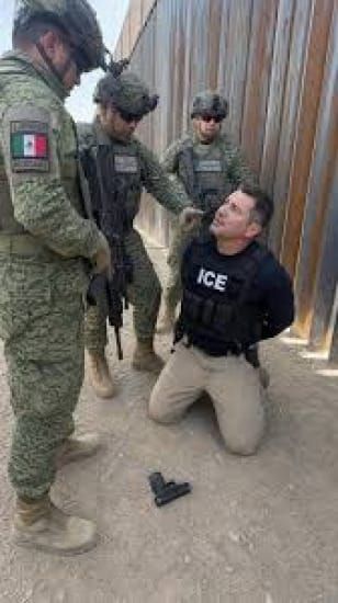 ¡DETIENEN A SUPUESTOS MILITARES ESTADOUNIDENSES CON ARMAS EN EL LIBRE!