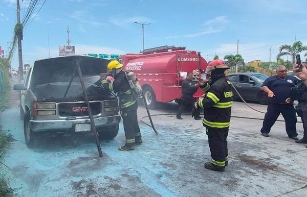 ¡ARDE CAMIONETA EN LA RAFAEL CUERVO!