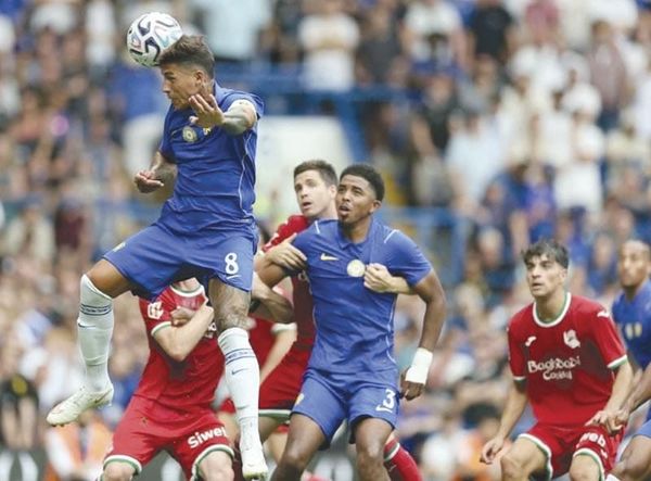 ¡ENZO FERNÁNDEZ ES ABUCHEADO POR HINCHAS DEL CHELSEA!