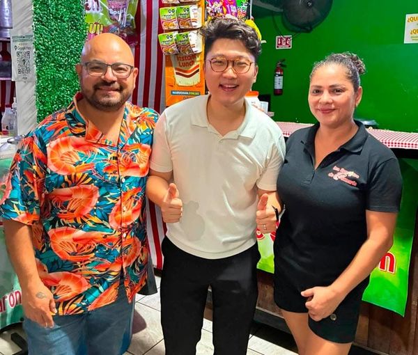¡EL COREANO VLOGS SE FUE A LOMAS 4! - *Fue a comer esquites