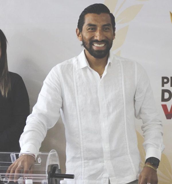 ¡ROCÍO NAHLE MANTIENE A CRISANTO EN EL IVD!