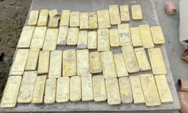 ¡ALBAÑILES ENCUENTRAN MILLONES DE EUROS EN ORO OCULTO EN UNA PARED!