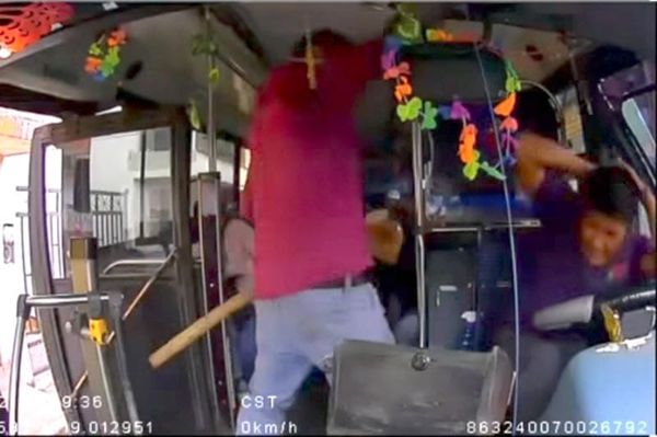 ¡SALVAJE GOLPEÓ CON LLAVE DE CUBOS A CHOFER DE AUTOBÚS!