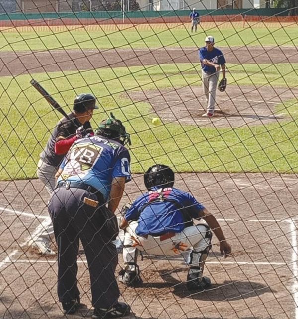 ¡COMPADRES FRENTE A NOTARIA ARRANCAN TORNEO DE SOFTBOL EN PLAYA DE VACAS!