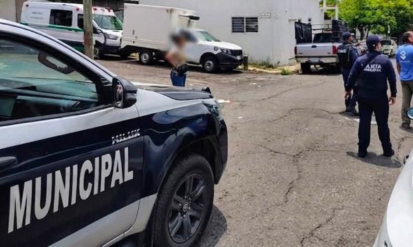 ¡ENCAPUCHADO ARMADO CON UN MACHETÓN ASALTÓ EL OXXO DEL COYOL!