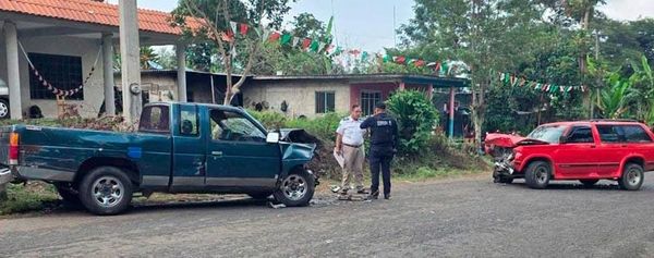 ¡CONDUCTOR MURIÓ EN CHOQUE DE CAMIONETAS!