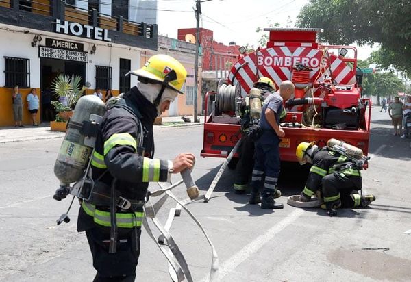 ¡SE QUEMÓ VIVIENDA Y ADULTO MAYOR SUFRE CRISIS NERVIOSA!