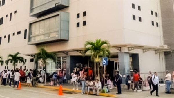 ¡DEJAN SIN LUZ AL HOSPITAL! - *Les impiden realizar estudios a pacientes