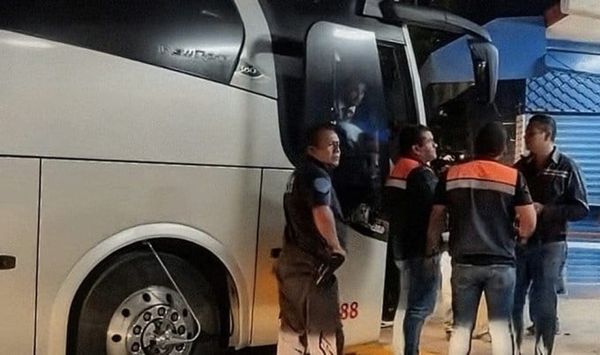 ¡ESTUDIANTES DE LA UAEM ACUSAN QUE AUTOBÚS HACIA CUAUTLA LOS DESVIÓ EN CONTRA DE SU VOLUNTAD!