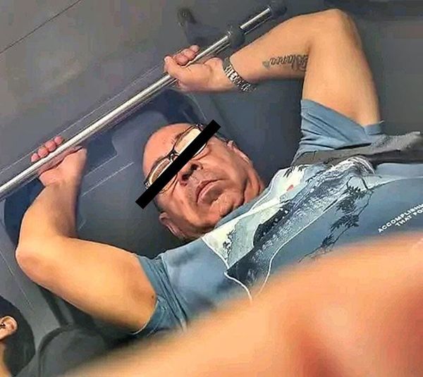 ¡ALERTAN POR ‘COCHINÓN’ LE ARRIMA SUS MISERIAS A LAS PASAJERAS!