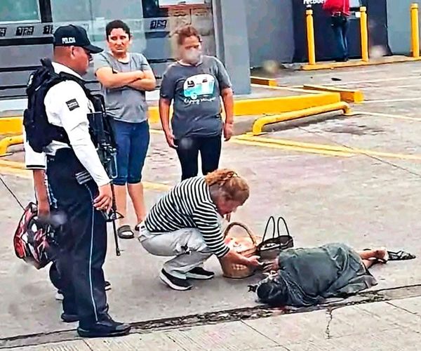 ¡ATROPELLAN A DOÑA CRESCENCIA CUANDO VENDÍA SUS TAMALES!