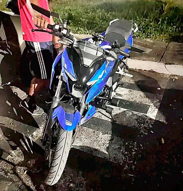 ¡ROBAN DOS MOTOS EN PLAZA EL PORTAL!