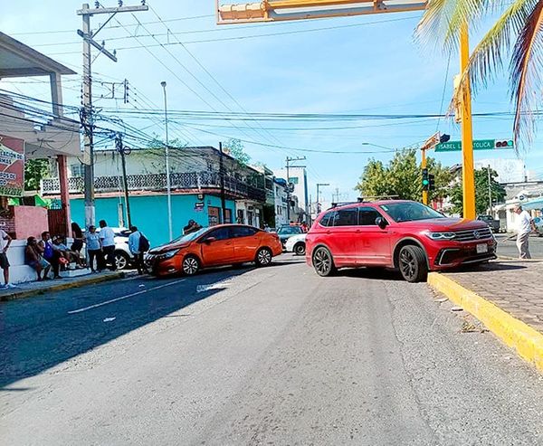 ¡SE “VUELA” EL ROJO Y PROVOCA ‘TORTAZO’!