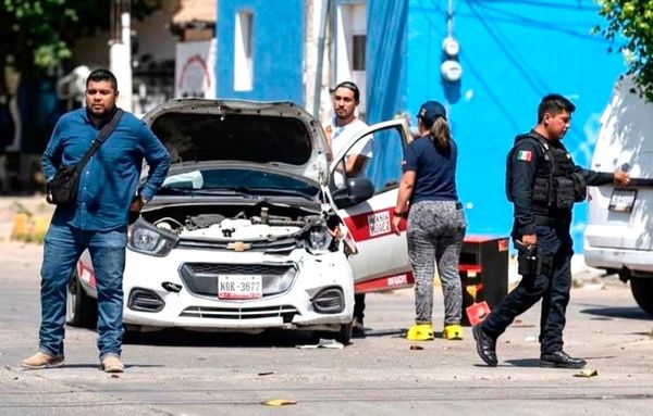 ¡EJECUTAN A TAXISTA! - UNA MADRE Y SU HIJA QUE IBAN DE PASAJERAS SE LANZARON DEL VEHICULO
