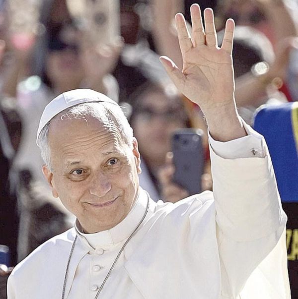 ¡EL MENSAJE DE PAZ DE LEÓN XIV CONQUISTA A LOS FIELES QUE TOMAN EN MASA EL CORAZÓN DE PARÍS!