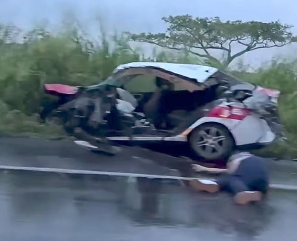 ¡TAXISTA MUERE EN BRUTAL CHOQUE! - SE IMPACTÓ CONTRA UN SEMIRREMOLQUE QUE INVADIÓ SU CARRIL EN ALVARADO