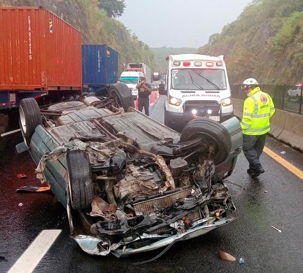 ¡VOLCÓ: 5 HERIDOS! - SOBRE EL LIBRAMIENTO DE PLAN DEL RÍO EN LA XALAPA-VERACRUZ