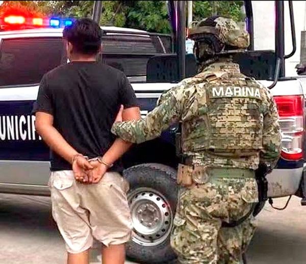 ¡CITRICULTOR CON SU TORTON TIRÓ PORTÓN DE EMPACADORA!
