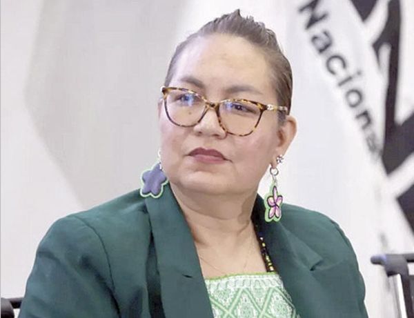 ¡CLAUDIA ARLETT ESPINO RENUNCIA A LA SECRETARÍA EJECUTIVA DEL INE!