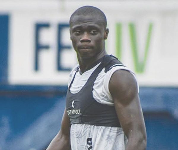 ¡“NO HAY QUE BAJAR LOS BRAZOS”!: FOFANA JR