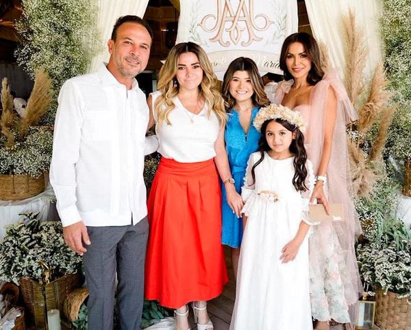 PRIMERA COMUNIÓN DE AITANA Y CUMPLEAÑOS DE MELINA RIVERA DE UNÁNUE