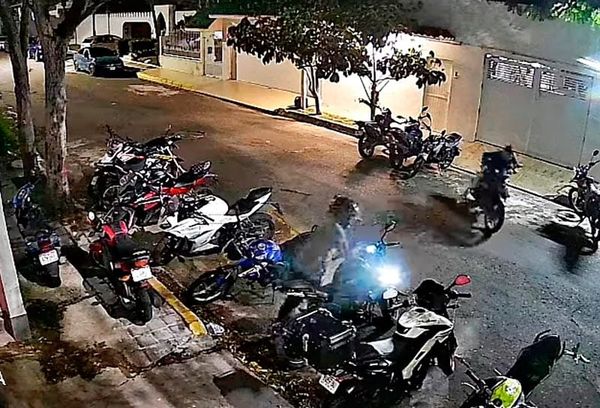 ¡ROBAN DOS MOTOCICLETAS A CLIENTES DEL BAR ‘MEZONTLE’!