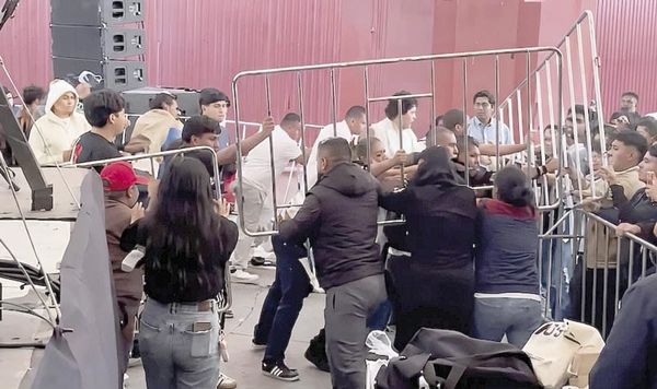 ¡IRRUMPEN NORMALISTAS EN EVENTO DE SHEINBAUM!