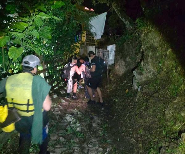 ¡10 PERSONAS Y UN PERRITO ATRAPADOS EN LOS CAÑONES DE PEXTLA!