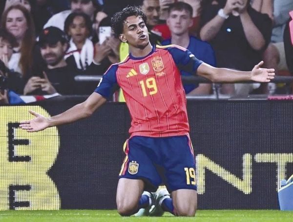 ¡DERROTA ESPAÑA A INGLATERRA EN DUELO DE REMONTADAS!