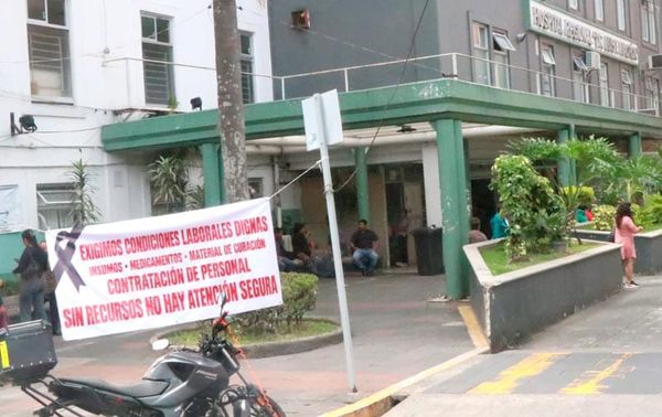¡TRABAJAN BAJO PROTESTA! - EN EL HOSPITAL NACHÓN