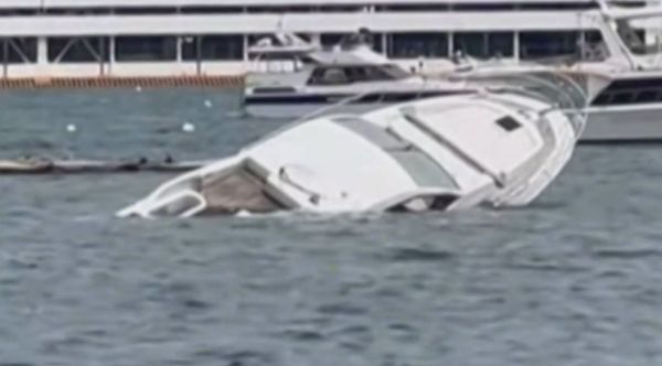 ¡EL OLEAJE DEL HURACÁN POLO HUNDE UN YATE EN ACAPULCO!