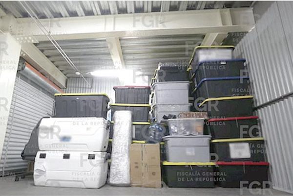 ¡HALLAN UNA BODEGA DE FARÍAS CON ARMAS Y DOCUMENTOS CLASIFICADOS!