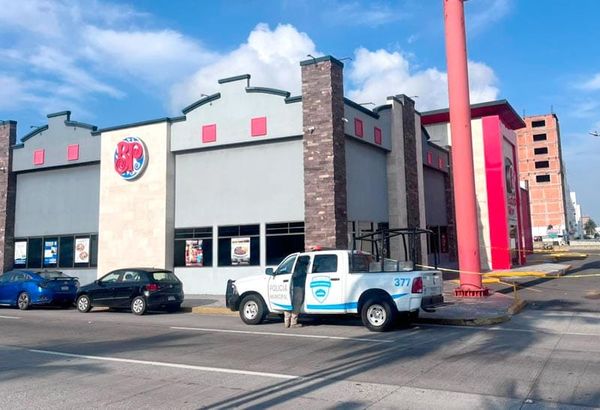 ¡HOMBRE MURIÓ JUNTO AL BOSTON’S PIZZA!