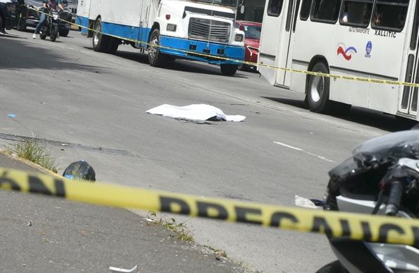 ¡ABUELITO MURIÓ ATROPELLADO POR MOTOCICLISTA EN XALAPA!