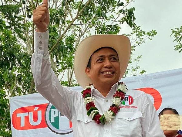 ¡BUSCAN AL ALCALDE DE COAHUITLÁN! - *Lo señalan por echar tiros en fiesta patronal