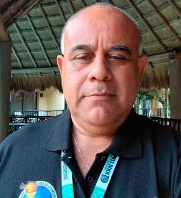 ¡ERA TRABAJADOR DEL IMSS! - *Regresaba de un Congreso Nacional de Trabajadores cuando un remolque invadió su carril y lo prensó en su taxi