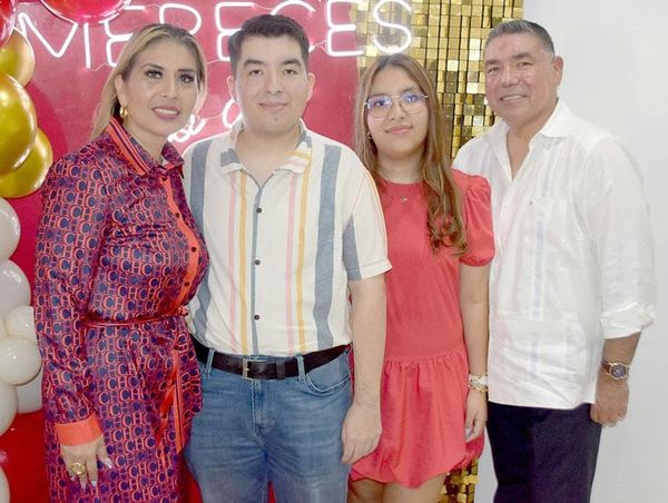 CRISTÓBAL SE TITULA COMO INGENIERO EN SISTEMAS COMPUTACIONALES