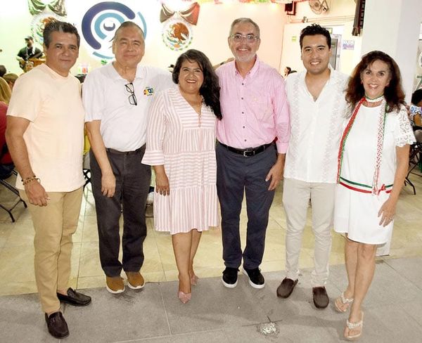 NOCHE MEXICANA EN EL CENTRO DEPORTIVO VERACRUZANO