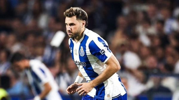 ¡AGRADECE SANTI GIMÉNEZ APOYO DE LA AFICIÓN DEL PORTO EN SU DEBUT!